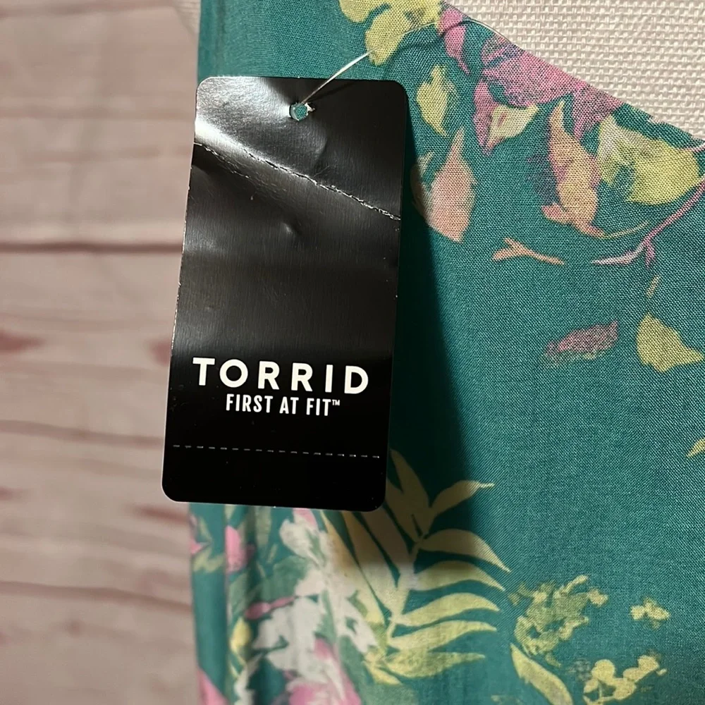 *SOLD on MERCARI Torrid Sophie Green floral swing cami w/adjustable straps - Picture 6 of 8